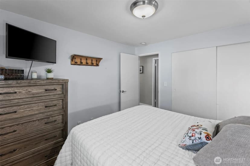 Property photo for 11621 Farwest Drive Sw, Lakewood photo 14