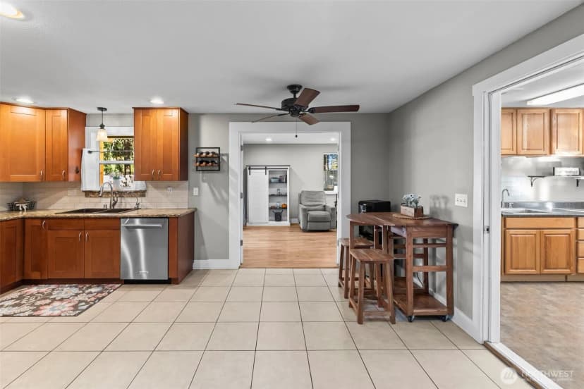 Property photo for 11621 Farwest Drive Sw, Lakewood photo 17