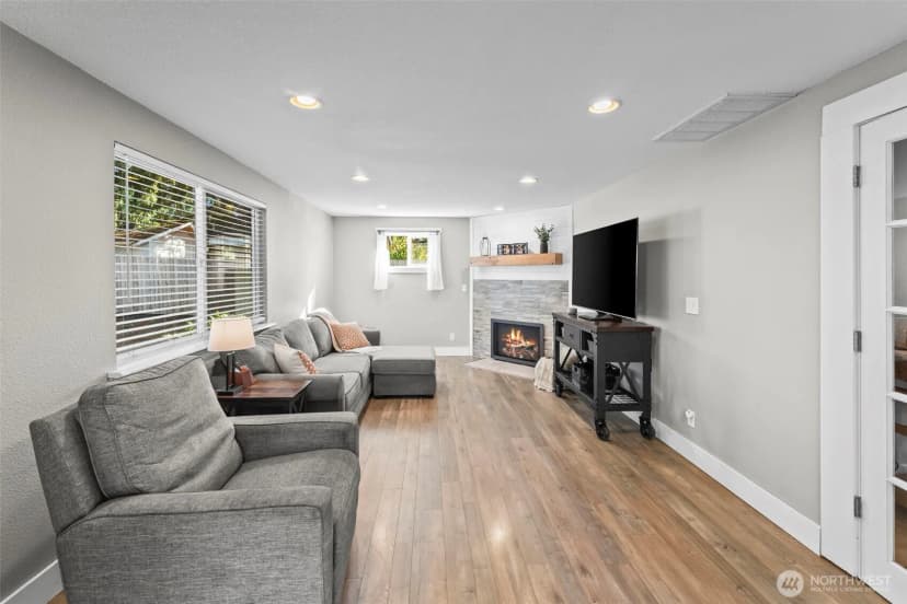 Property photo for 11621 Farwest Drive Sw, Lakewood photo 27