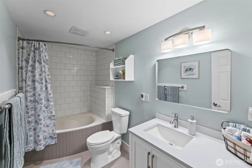 Property photo for 11621 Farwest Drive Sw, Lakewood photo 15