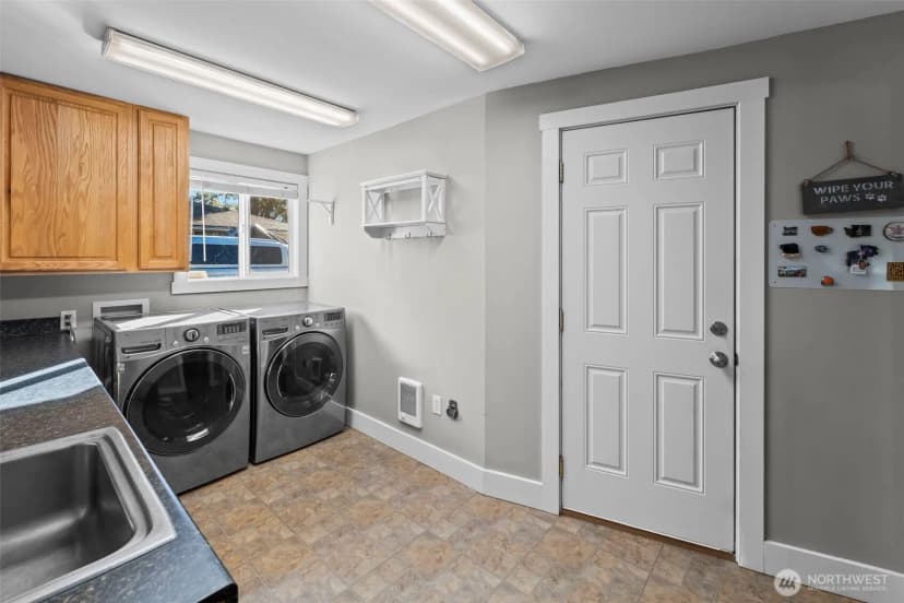 Property photo for 11621 Farwest Drive Sw, Lakewood photo 24