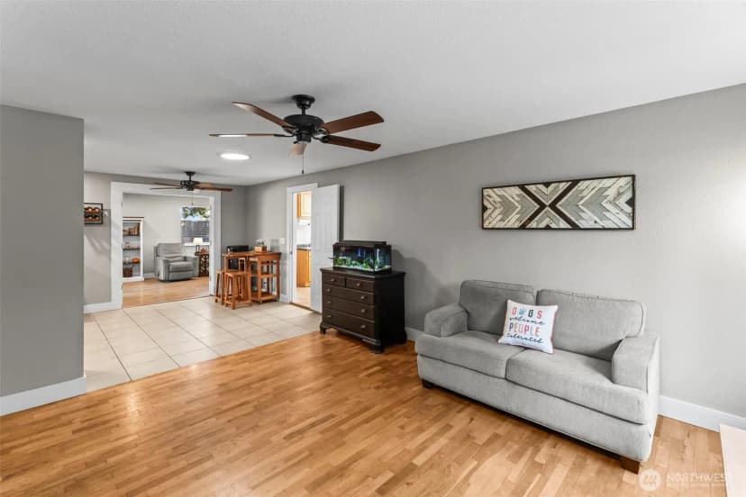 Property photo for 11621 Farwest Drive Sw, Lakewood photo 8