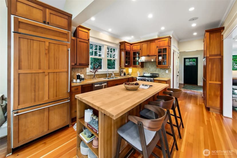 Property photo for 3879 44th Avenue Ne, Seattle photo 10