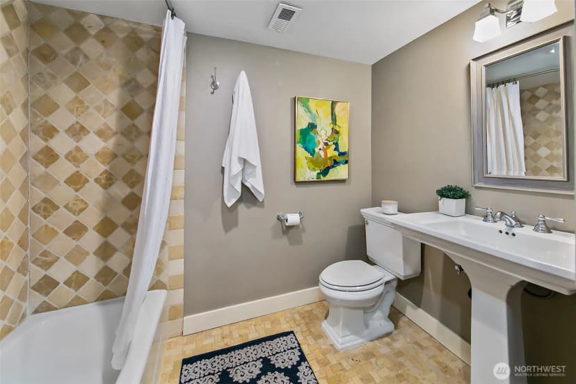 Property photo for 3879 44th Avenue Ne, Seattle photo 28
