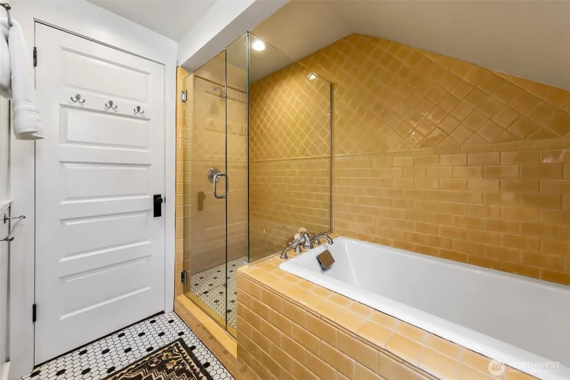Property photo for 3879 44th Avenue Ne, Seattle photo 22