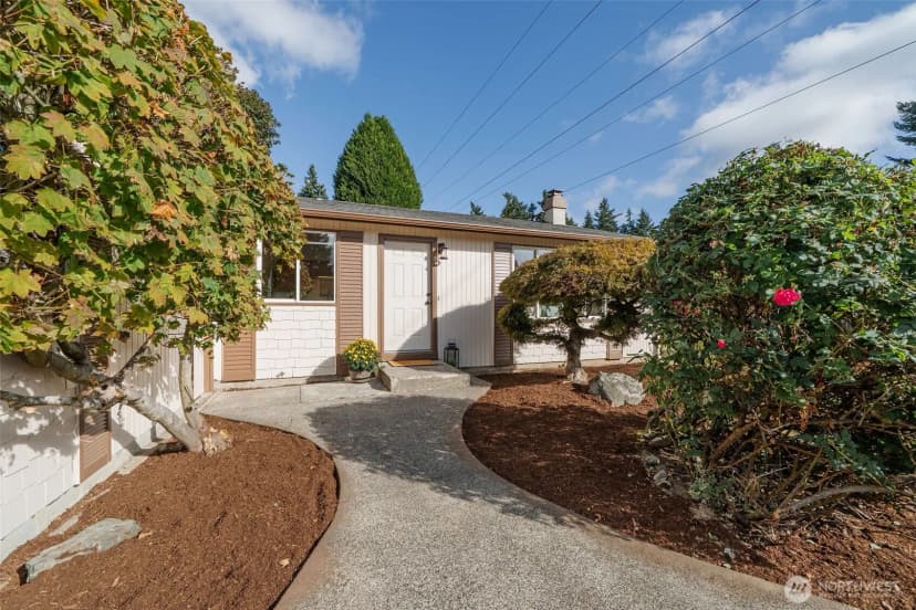 Property photo for 12244 Ne 136th Place, Kirkland photo 2