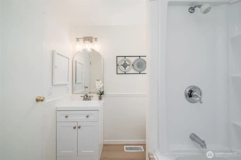 Property photo for 12244 Ne 136th Place, Kirkland photo 18