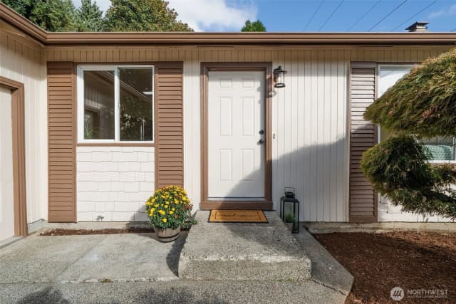 Property photo for 12244 Ne 136th Place, Kirkland photo 3