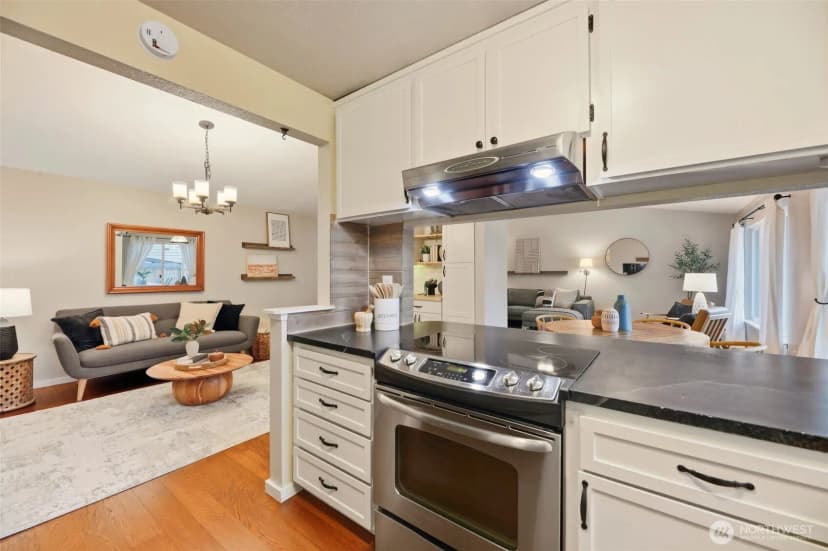 Property photo for 14201 60th Avenue Se, Everett photo 9