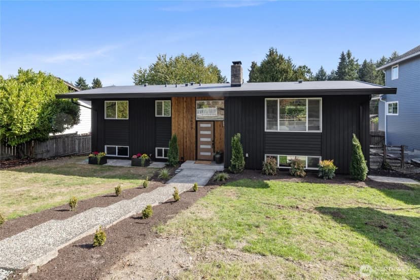 Property photo for 1605 S Highland Avenue, Tacoma photo 2