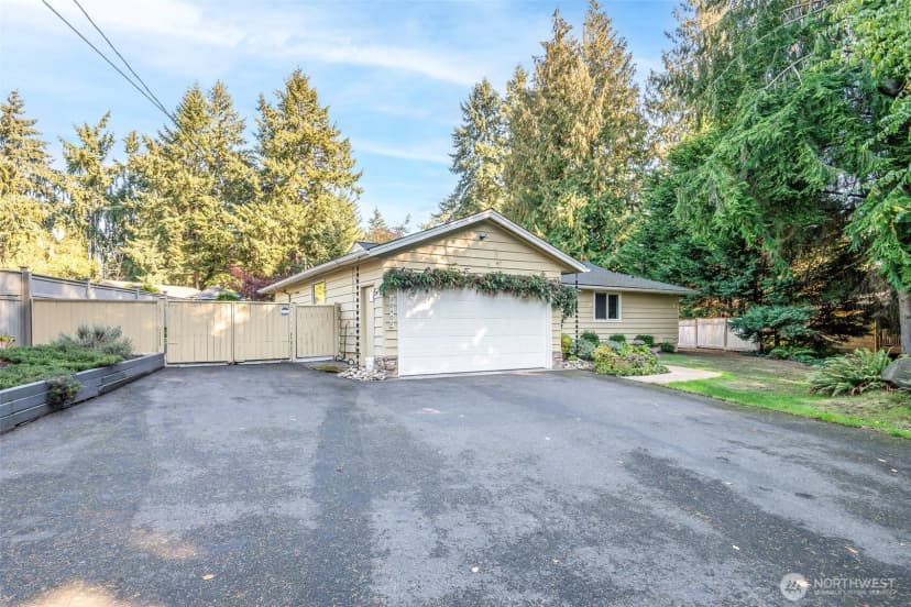 Property photo for 30402 12th Avenue Sw, Federal Way photo 2