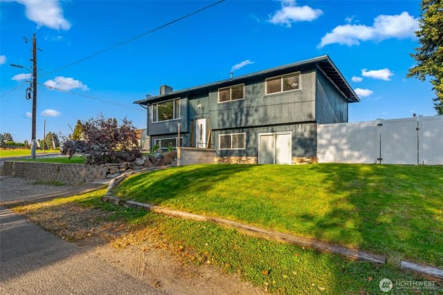 Property photo for 421 N Colorado Ave, East Wenatchee photo 2