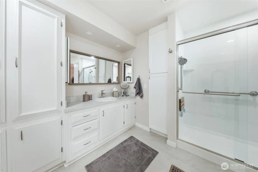 Property photo for 722 Wandering Creek Drive, Bothell photo 14