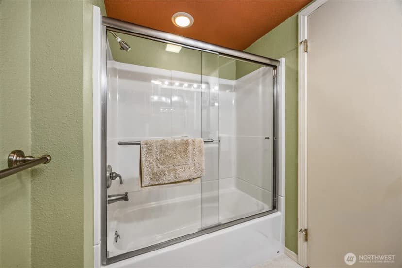 Property photo for 19540 129th Court Ne, Bothell photo 14