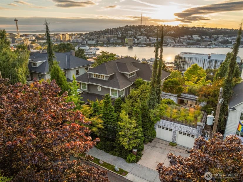 Property photo for 1065 Summit Avenue E, Seattle photo 4