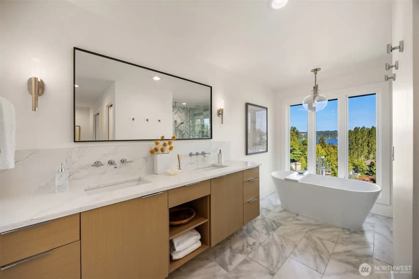 Property photo for 8902 45th Avenue Ne, Seattle photo 23