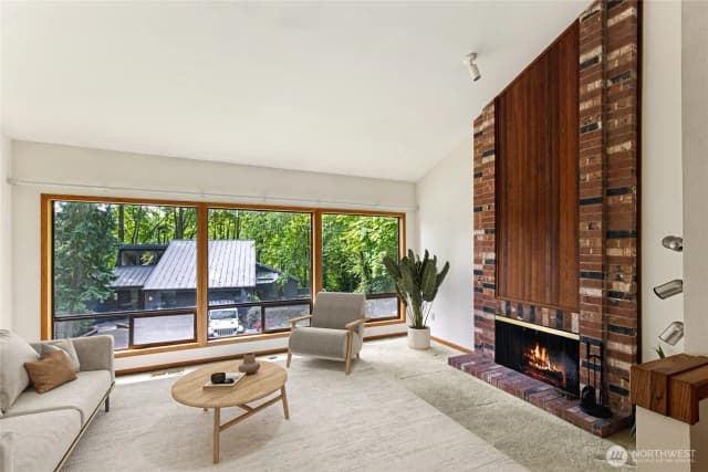 Property photo for 5019 E Mercer Way, Mercer Island photo 2