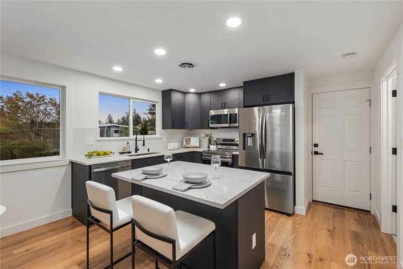 Property photo for 16802 Ne 6th Place, Bellevue photo 11