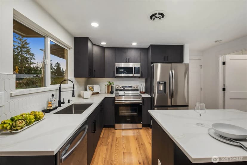 Property photo for 16802 Ne 6th Place, Bellevue photo 14