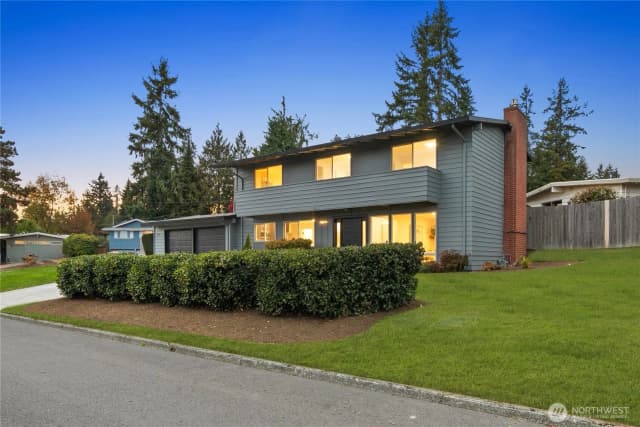 Property photo for 16802 Ne 6th Place, Bellevue photo 3