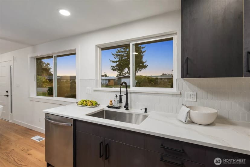 Property photo for 16802 Ne 6th Place, Bellevue photo 15