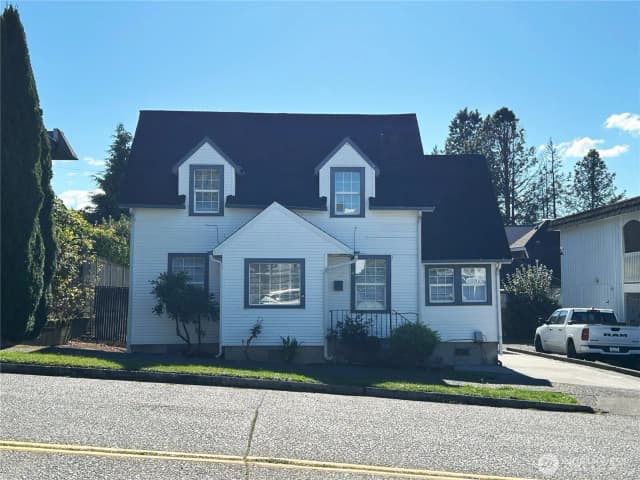 Property photo for 504 Cowlitz Way Street, Kelso