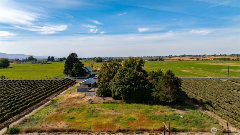 Property photo for 10901 N Pioneer Road, Prosser photo 2