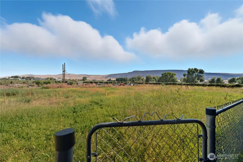 Property photo for 10901 N Pioneer Road, Prosser photo 17