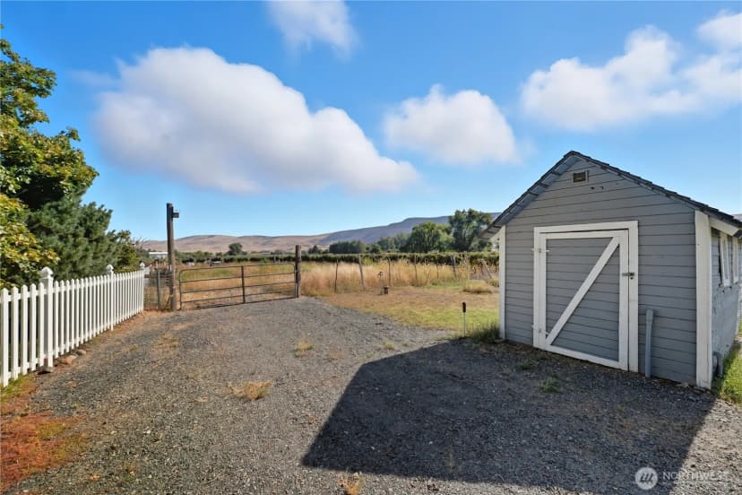 Property photo for 10901 N Pioneer Road, Prosser photo 13