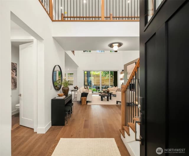 Property photo for 2643 106th Avenue Ne, Bellevue photo 2
