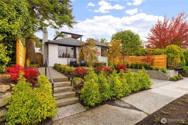 Property photo for 5946 39th Avenue Sw, Seattle photo 2