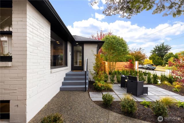 Property photo for 5946 39th Avenue Sw, Seattle photo 5