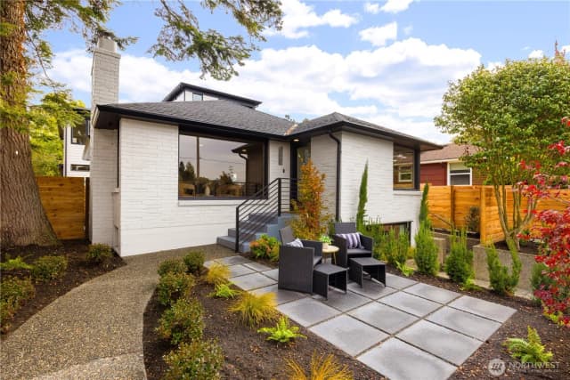 Property photo for 5946 39th Avenue Sw, Seattle photo 4