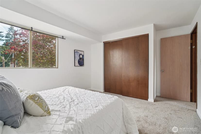 Property photo for 1261 150th Avenue Se, Bellevue photo 17