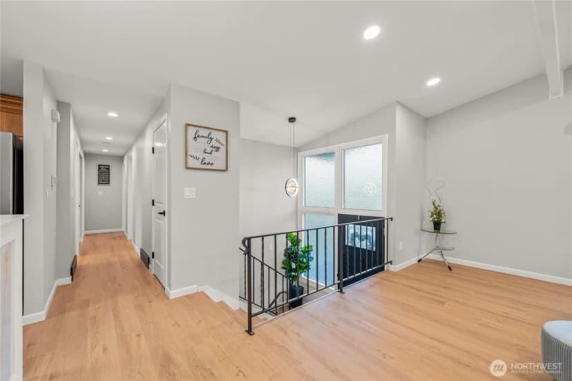 Property photo for 20625 9th Avenue S, Des Moines photo 18