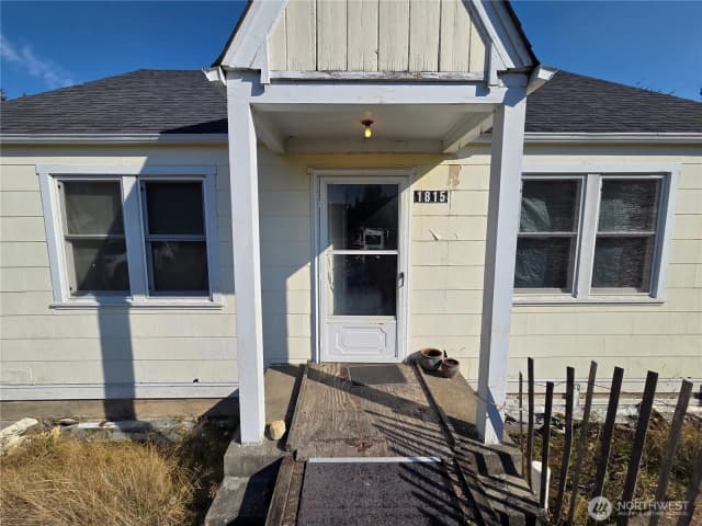 Property photo for 1815 W 6th Street, Port Angeles photo 2