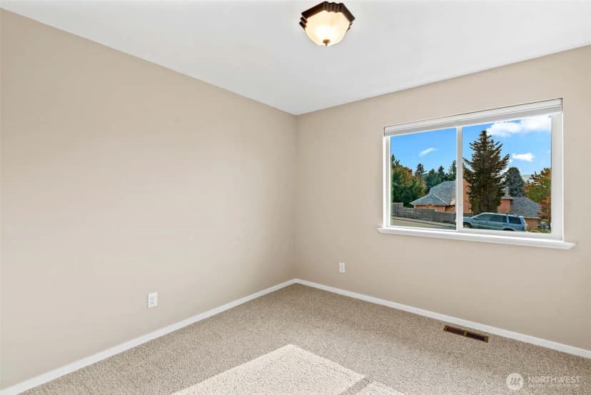 Property photo for 1040 Gilbert Court, East Wenatchee photo 16