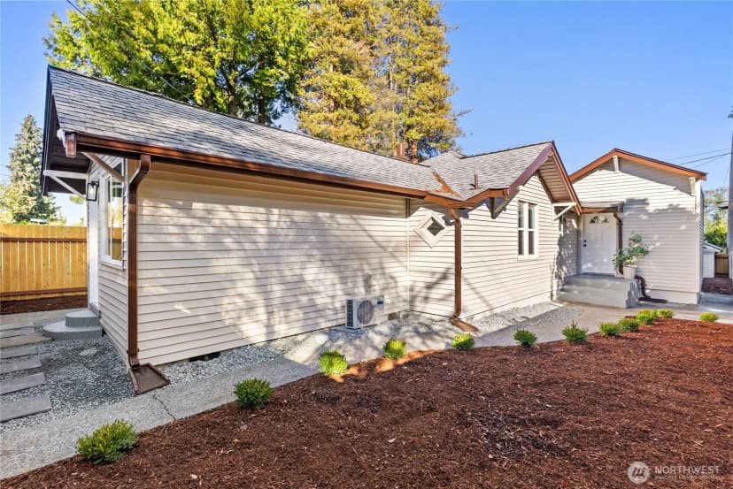 Property photo for 7310 Sw 35th Avenue, Seattle photo 2