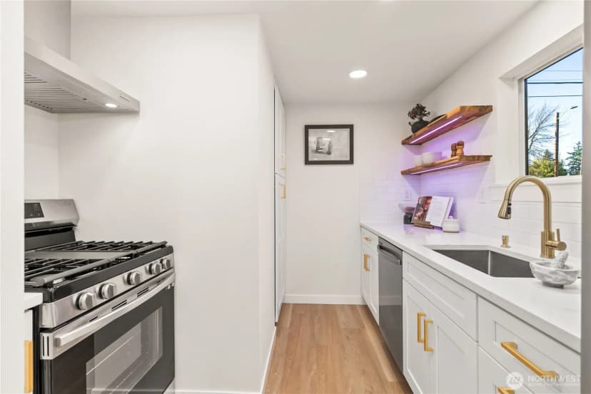 Property photo for 7310 Sw 35th Avenue, Seattle photo 16