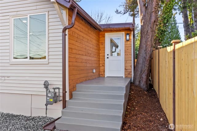 Property photo for 7310 Sw 35th Avenue, Seattle photo 4