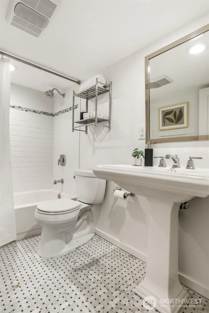 Property photo for 324 Ne 52nd Street, Seattle photo 30