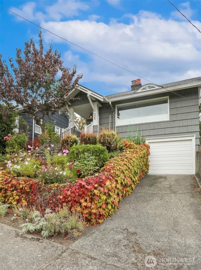 Property photo for 324 Ne 52nd Street, Seattle photo 2