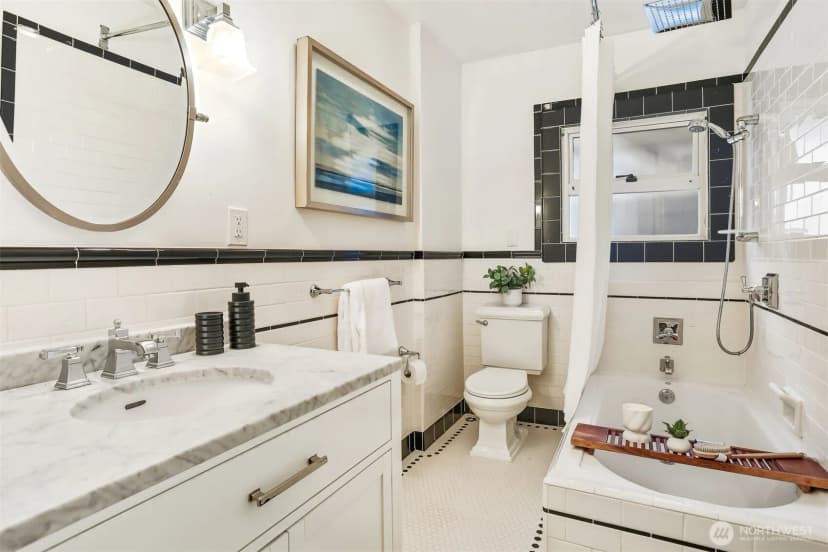 Property photo for 324 Ne 52nd Street, Seattle photo 19