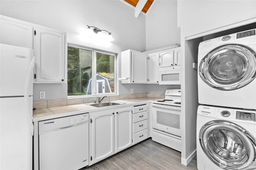 Property photo for 2 Creekside Lane, Bellingham photo 10