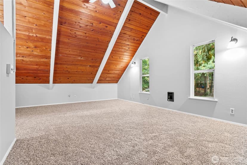 Property photo for 2 Creekside Lane, Bellingham photo 20