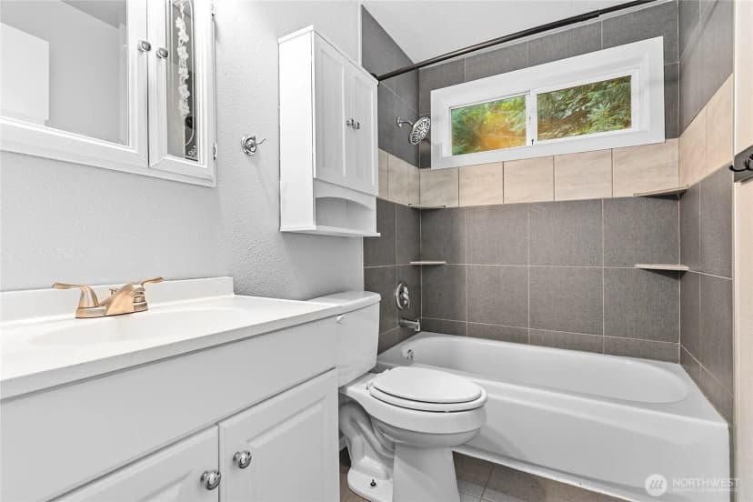 Property photo for 2 Creekside Lane, Bellingham photo 12