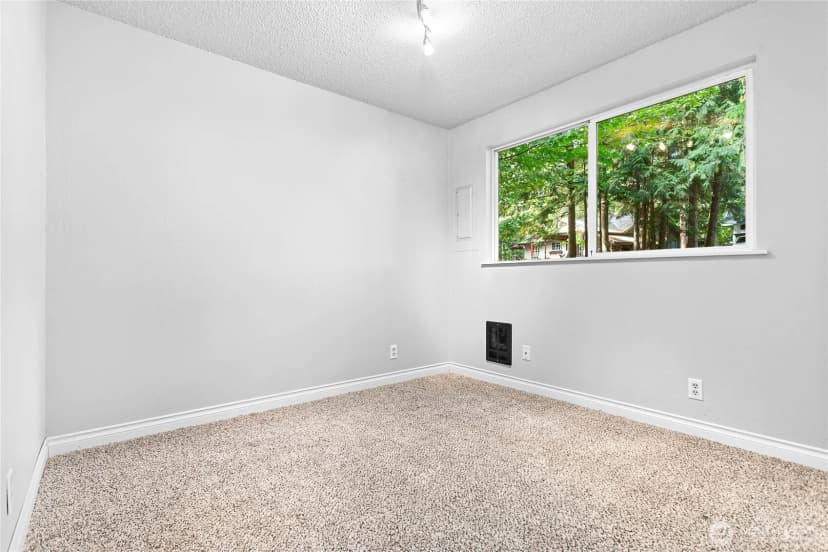 Property photo for 2 Creekside Lane, Bellingham photo 15