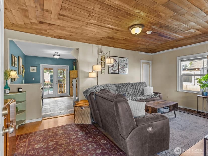 Property photo for 2220 Jackson Avenue, Everett photo 3