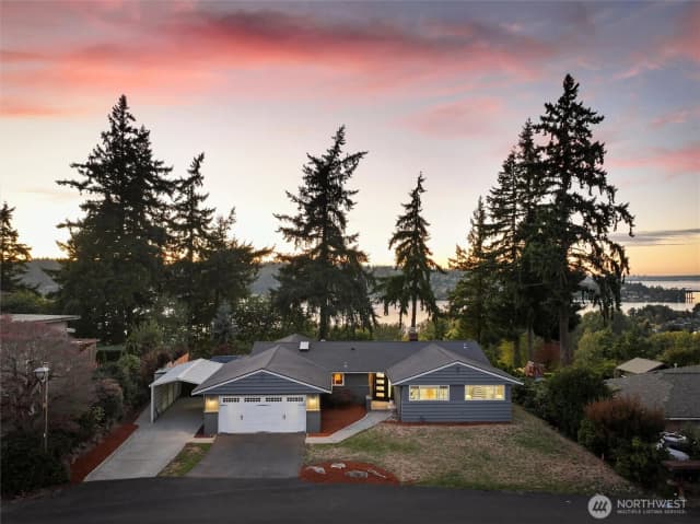 Property photo for 4645 116th Avenue Se, Bellevue photo 3