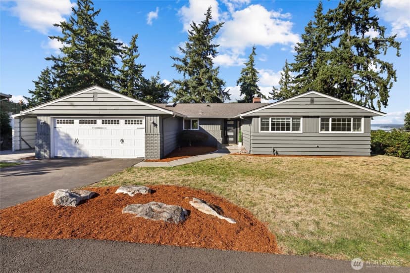 Property photo for 4645 116th Avenue Se, Bellevue photo 2